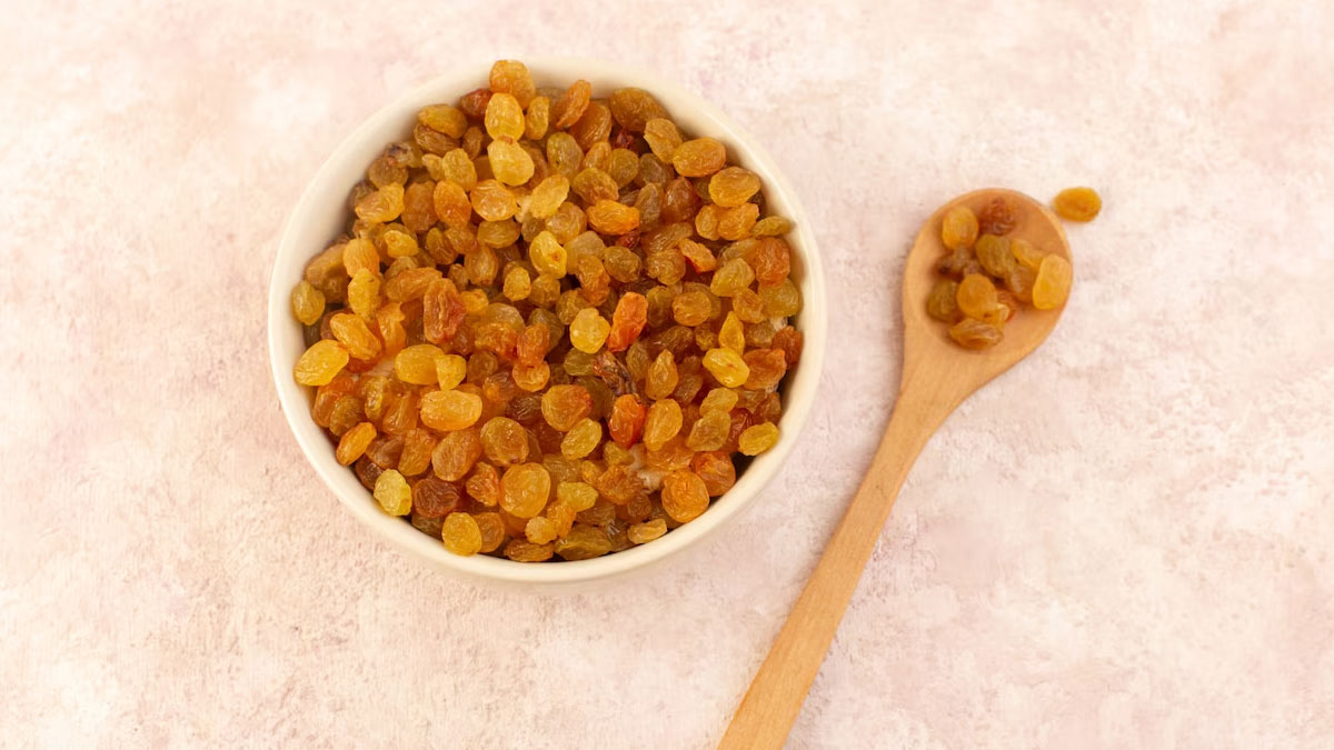 क्या प्रेगनेंसी में किशमिश का पानी पीना सुरक्षित है? जानें एक्सपर्ट की